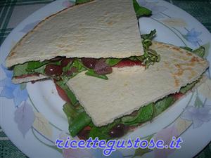 Piadina bresaola valeriana e olive