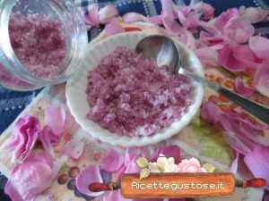 zucchero ai petali di rosa deliziosi