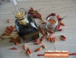 olio aromatizzato al peperoncino ricetta