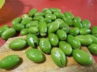 olive schiacciate e condite immagine 2