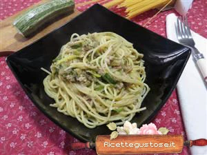 spaghetti al tonno zucchine e melanzane ricetta