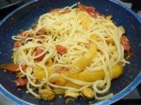 spaghetti cozze e peperoni immagine 7