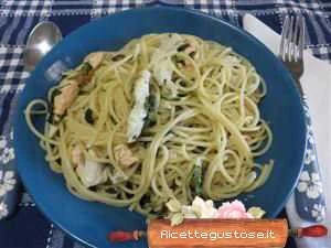 spaghetti pesce e borragine ricetta