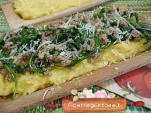 polenta integrale salsiccia e rucola ricetta