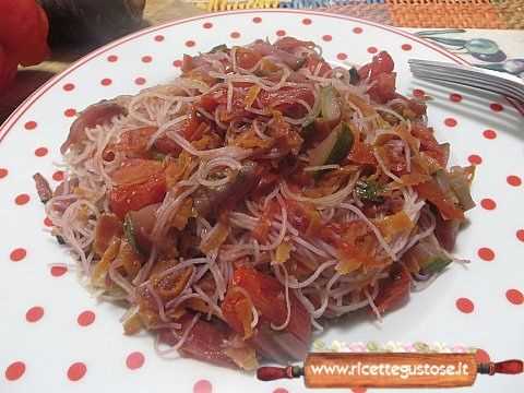 spaghetti di riso alle verdure