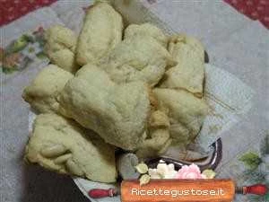ricetta biscotti vino e pinoli