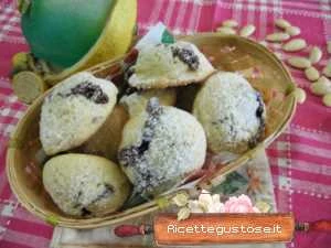 immagine di biscotti alle mandorle farciti