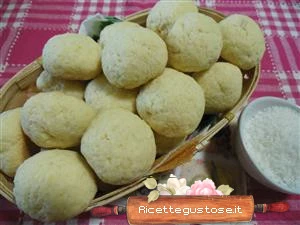 biscotti al cocco pinoli