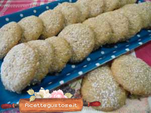 Biscotti con amaretti