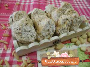 biscotti mandorle e pinoli