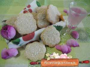 biscotti nocciole e acqua di rose