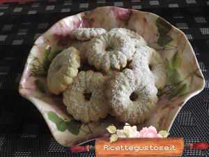 Biscotti pasta frolla montata con sparabiscotti