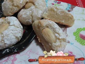 foto di biscotti siciliani mandorle