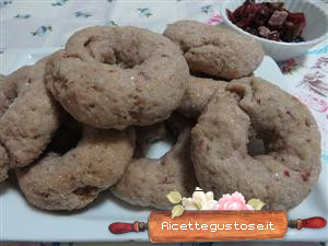 ciambelline al vino e frutti rossi