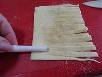 Scopette della befana pasta sfoglia e mikado foto3