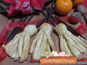 Scopette della befana pasta sfoglia e mikado