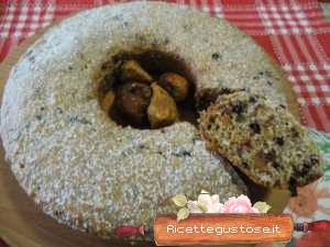 ciambellone cioccolato e fichi secchi