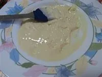 pennellare lo stampo con cioccolato bianco