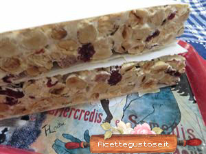 torrone ai frutti rossi