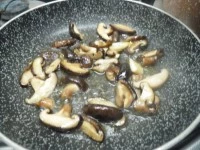 funghi shiitake trifolati immagine 3