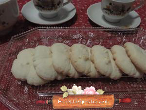 Biscotti senza glutine con sparabiscotti