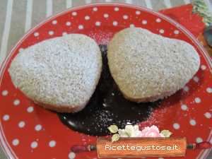 Pasticcini a cuore con mandorle e nocciole
