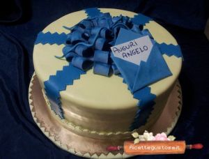 torta decorata pacco regalo