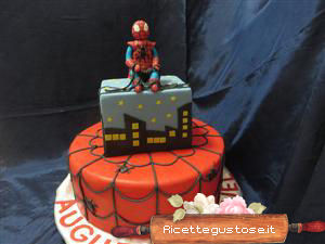 Torta spiderman con ragnatela