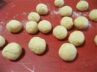 castagnole farcite alla crema immagine 4