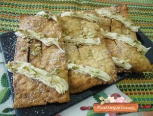 chiacchiere pistacchio e cioccolato ricetta