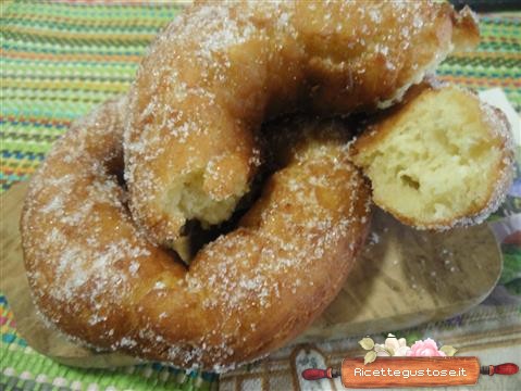 ciambelle fritte alla cannella