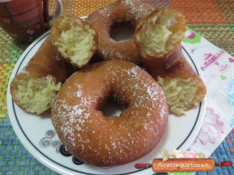 ciambelle fritte soffici alla ricotta