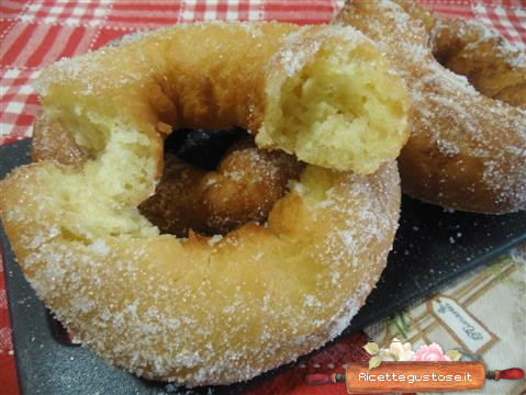 ciambelle fritte con patate