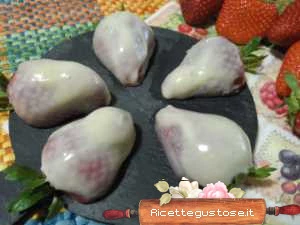 fragole yogurt greco e cioccolato bianco golose