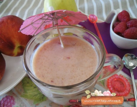 smoothie pesca nettarina e lamponi