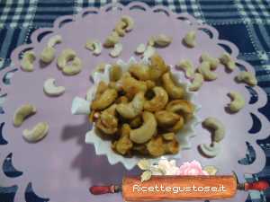 anacardi caramellati al rum ricetta 