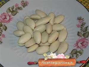 mandorle al cioccolato bianco