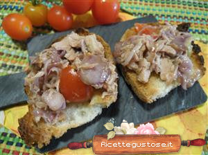 Bruschetta lampascioni e tonno