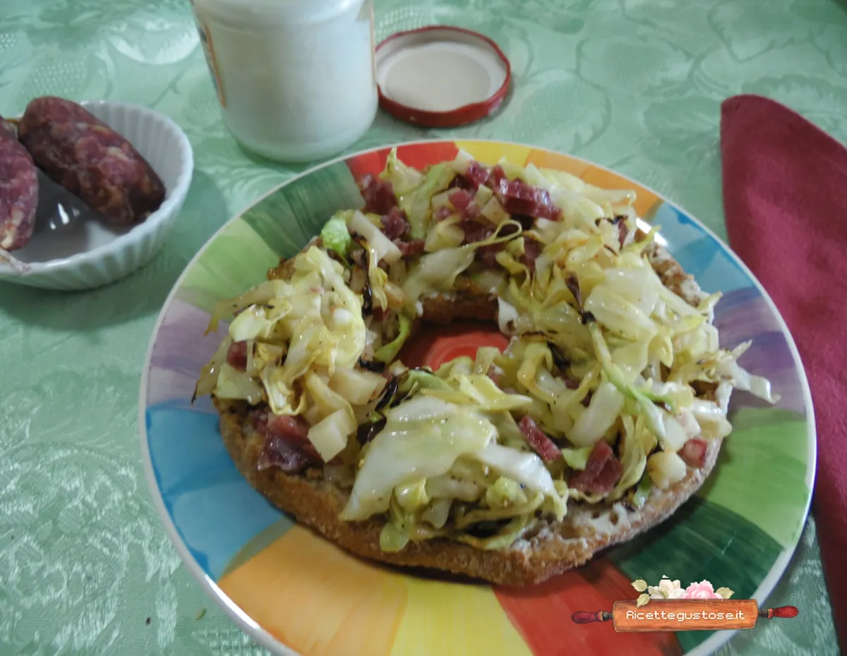 Freselle con cavolo cuore di bue e crema di pecora