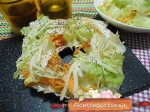 Freselle integrali insalata catalana e provolone piccante