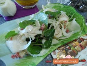 insalata erba cucchiaio salame alle noci caciotta di bufala gustosa