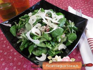 insalata gustosa con speck e valeriana