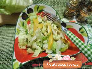 Insalata light con coniglio e anacardi