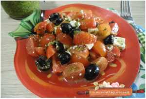 insalata pomodori primo sale di capra shiso rosso