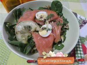 insalata salmone spinaci uova di quaglia e limoni confit