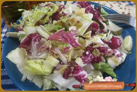 insalata sfiziosa formaggio e frutta secca