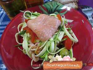 insalata zucchine salmone marinato