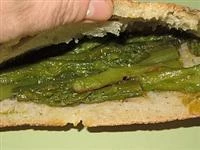 panino farcito asparagi e pollo sott olio immagine 2