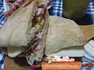 panino pancetta affumicata scamorza carciofini ricetta