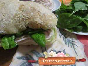 Panino farcito pate coniglio e spinaci